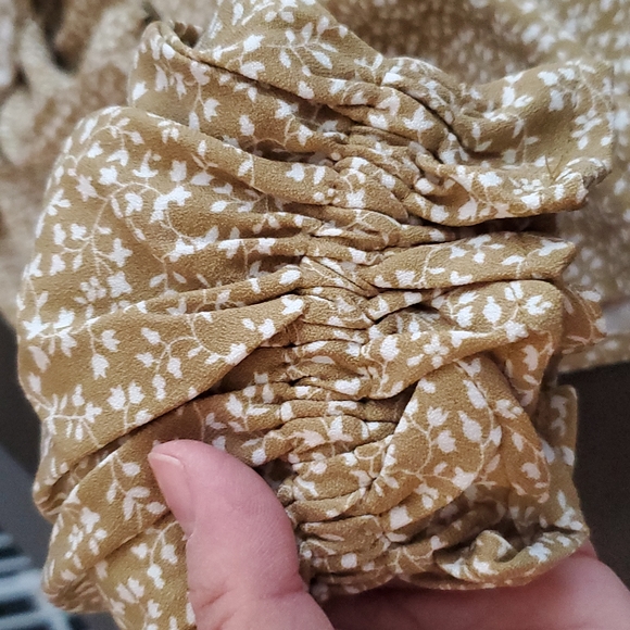 Carly Jean Los Angeles peasant top - Picture 3 of 7